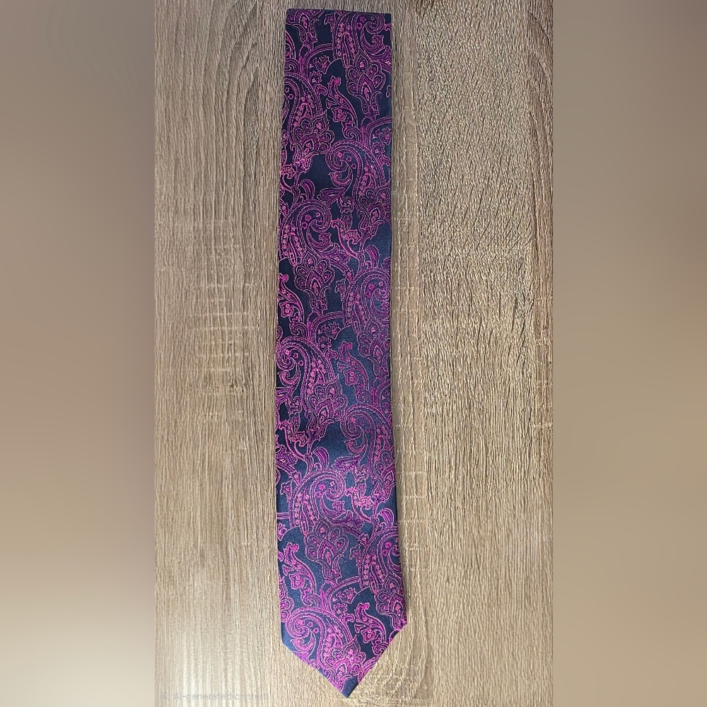 Elegant Paisley Simon Carter Tie in Black and Pink